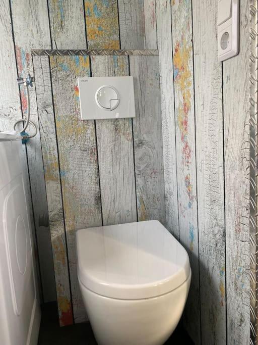 Gleis 2, Waggon Mit Ofen, Optional Mit Whirlpool Und Sauna クローネンブルク エクステリア 写真