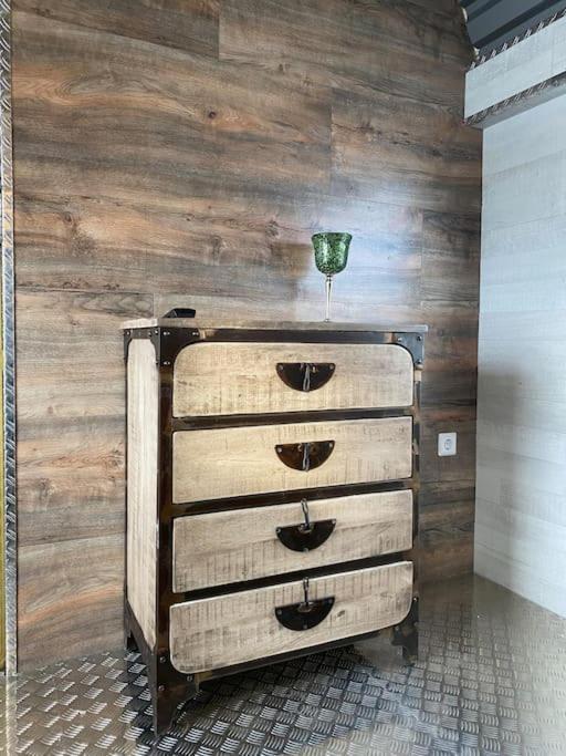 Gleis 2, Waggon Mit Ofen, Optional Mit Whirlpool Und Sauna クローネンブルク エクステリア 写真