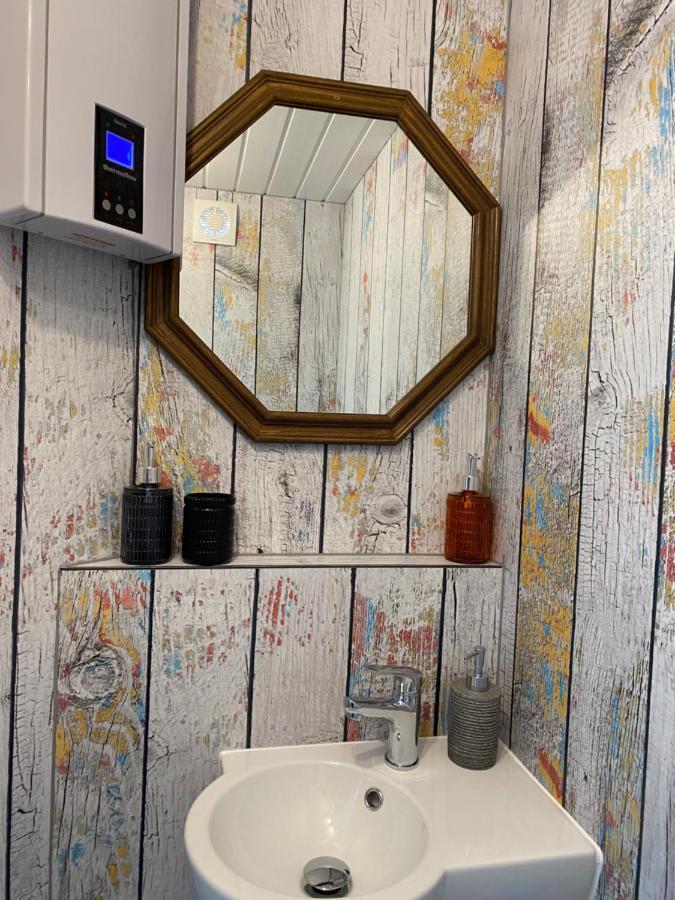 Gleis 2, Waggon Mit Ofen, Optional Mit Whirlpool Und Sauna クローネンブルク エクステリア 写真